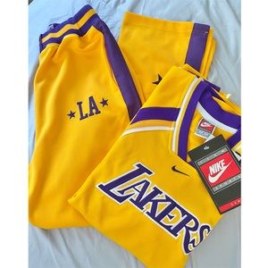LA Lakers Warm up Suit Size M ✨NWT